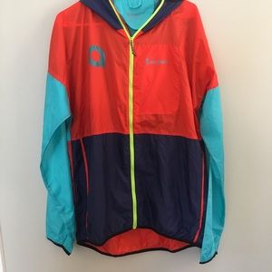 Cotopaxi Teca windbreaker